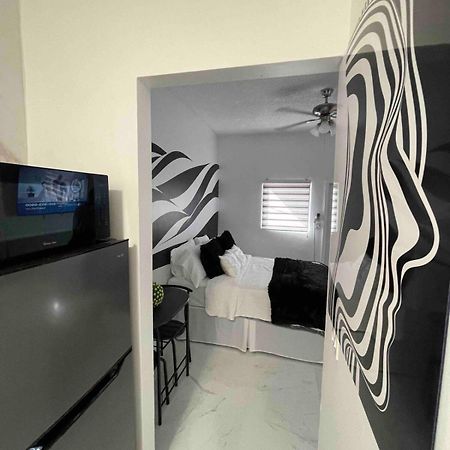 Cozy Studio, Prime Location, Remodeled, 1 Parking West Palm Beach Extérieur photo