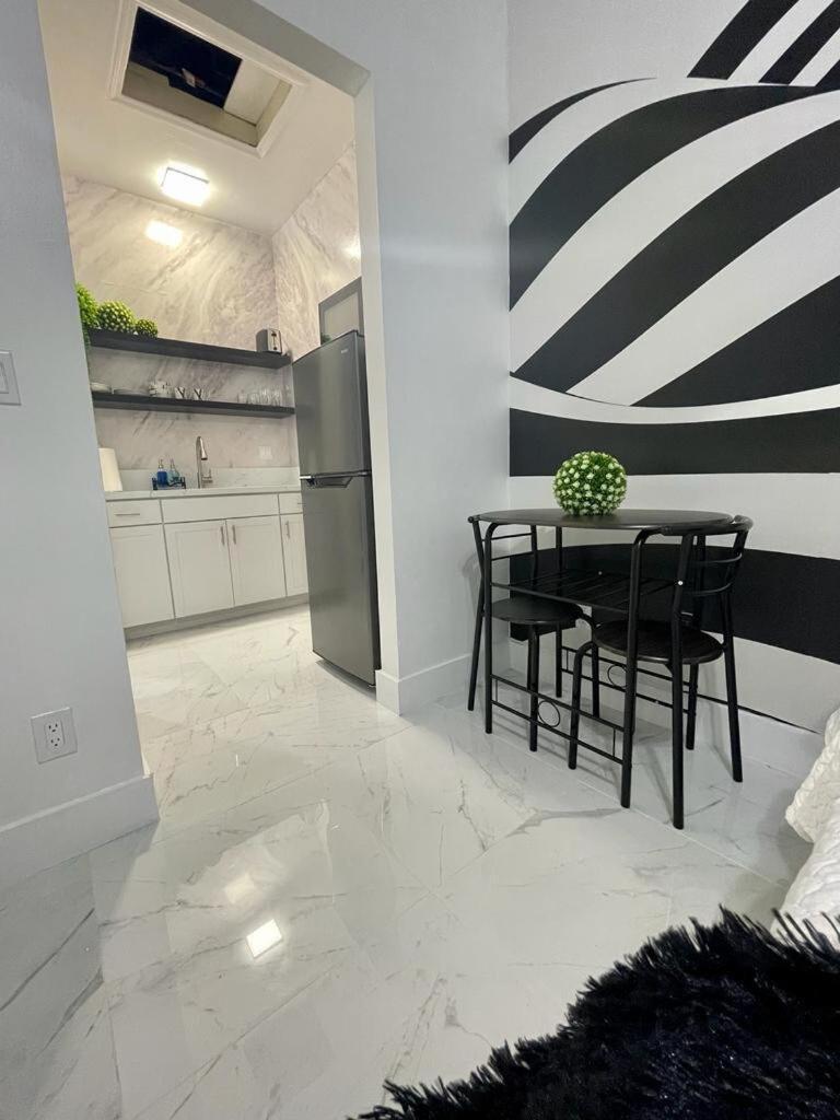 Cozy Studio, Prime Location, Remodeled, 1 Parking West Palm Beach Extérieur photo