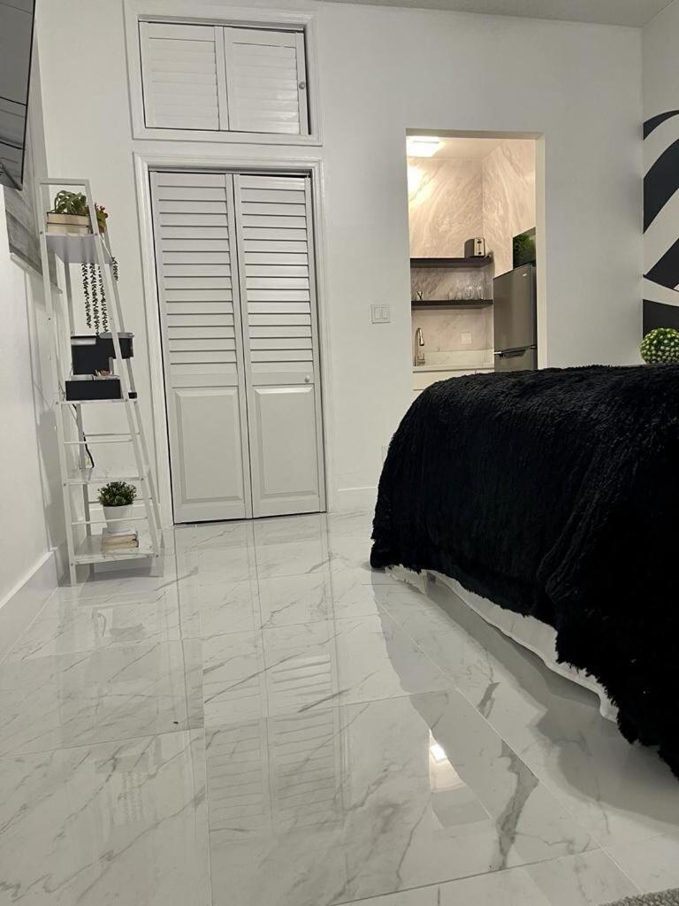 Cozy Studio, Prime Location, Remodeled, 1 Parking West Palm Beach Extérieur photo
