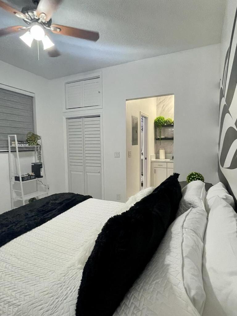 Cozy Studio, Prime Location, Remodeled, 1 Parking West Palm Beach Extérieur photo